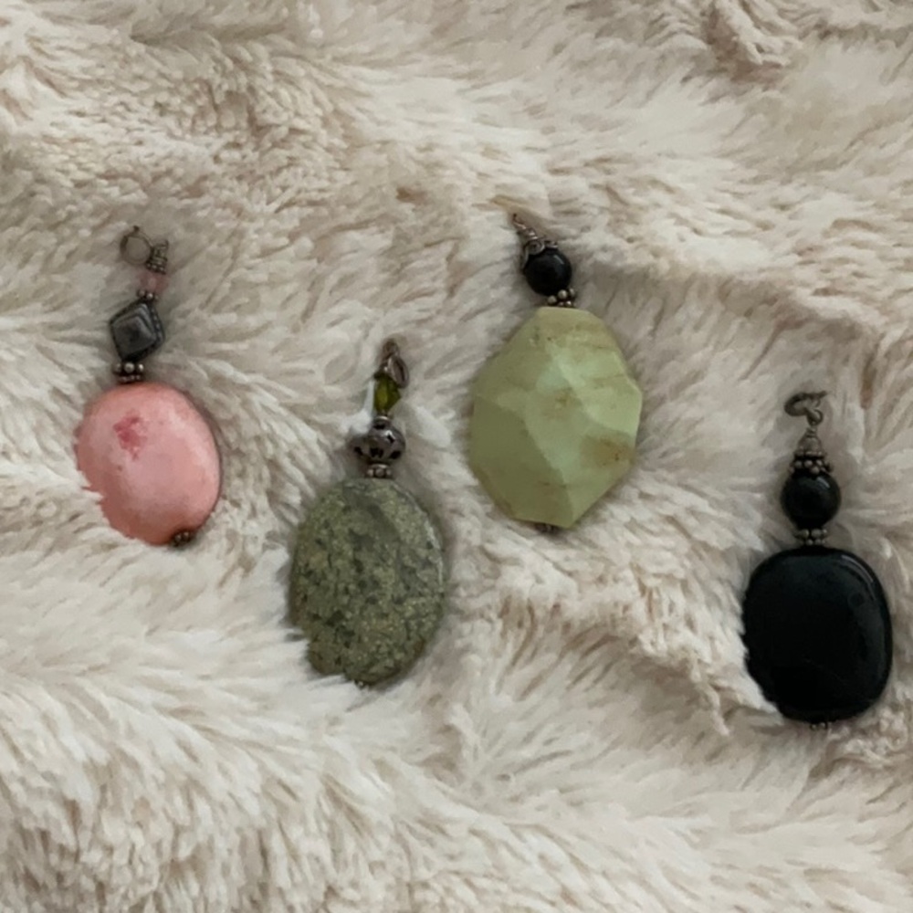 Set of pendants/charms